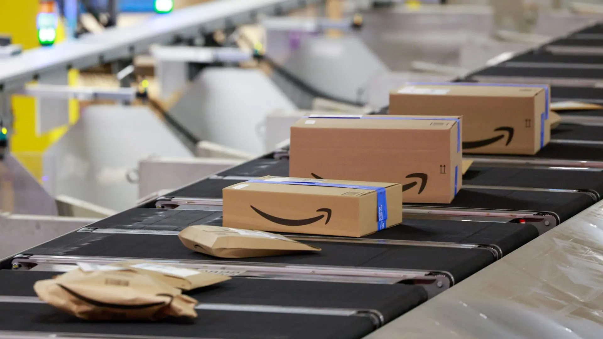 Amazon BƏƏ-də 15 dəqiqəlik ekspress çatdırılmanı genişləndirir